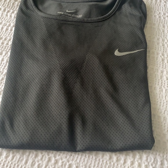 Nike work  out tshirt - Picture 6 of 6